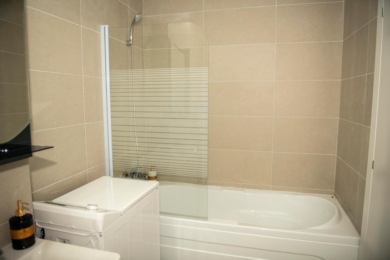 Raphael Apartment North Bucharest Cosmopolis Stefanestii de Jos Ngoại thất bức ảnh