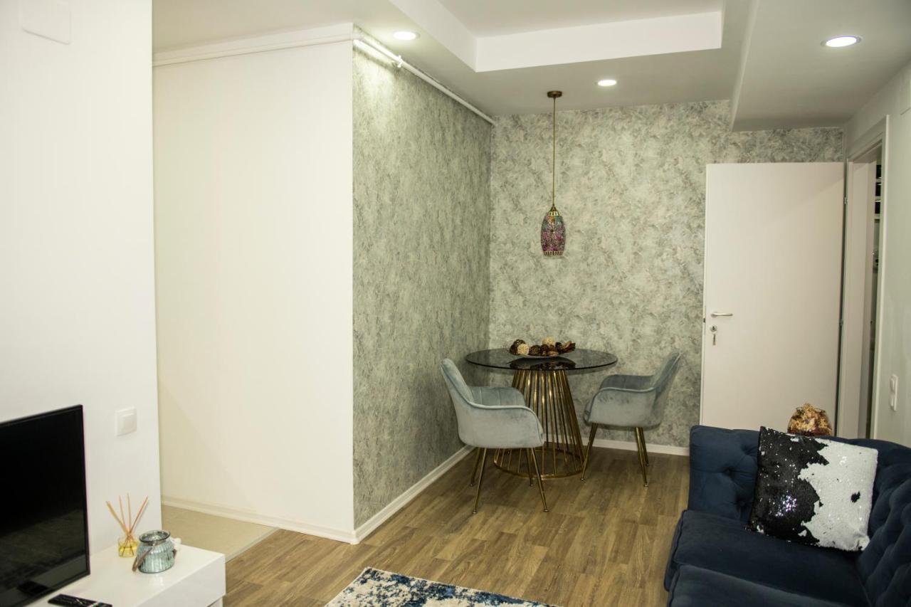 Raphael Apartment North Bucharest Cosmopolis Stefanestii de Jos Ngoại thất bức ảnh